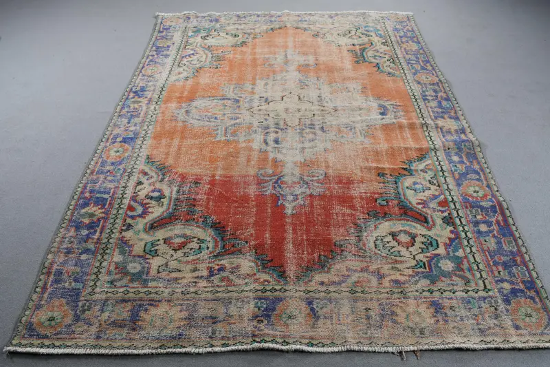 Vintage Türk Halısı, 6.2x8.4 ft Büyük Halı, Kırmızı Mavi Hayvan Baskı Yün Halı - 1