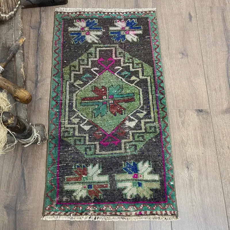 Green Oriental Rug, 1.5x2.7 ft Elegant Decor