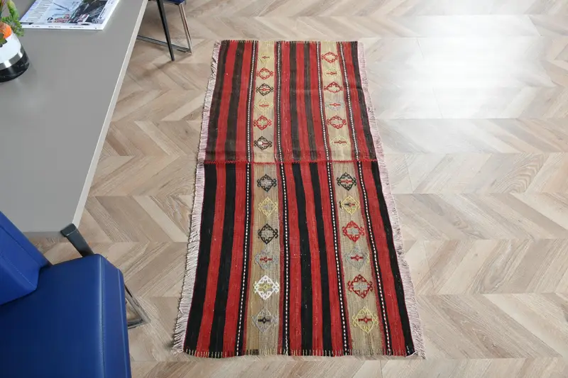 Red Polka Dot Rug, 4.9x2.1 ft Elegant Decor