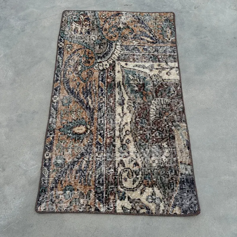 Türkischer Vintage-Teppich, 1,8 x 3 Fuß großer Oushak-Teppich, brauner Teppich mit kleinen Pflanzen und Bäumen - 1