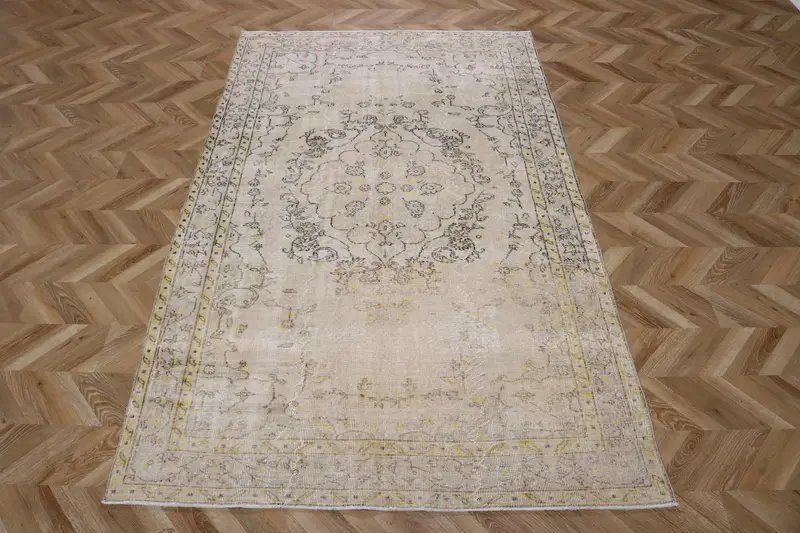 Vintage Turkish Rug 5.2x8.7 ft (159x264 cm), Oushak Gray Yellow Patchwork Rug - 1