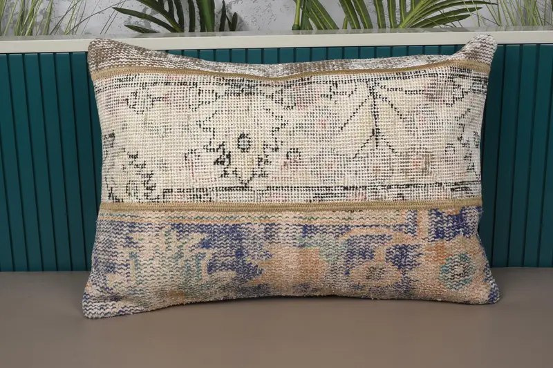 ブルー & ベージュ パッチワーク クッション、16 x 24 手作り刺繍枕