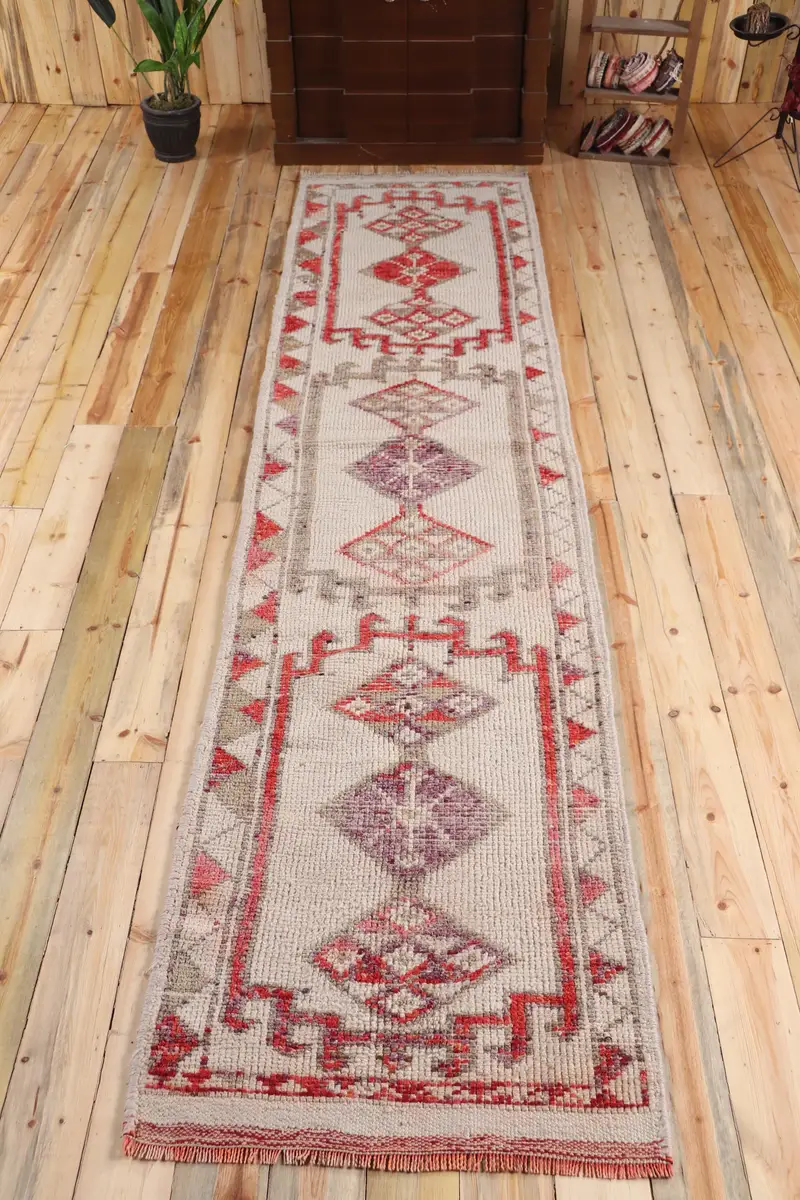 Türk Vintage Halı 2.8x11.5 ft (85x352 cm), Herki Kırmızı Çiçekli Halı - 1
