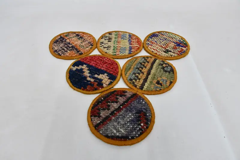 Posavasos redondos bohemios rojos y bronce, posavasos bohemios con estilo