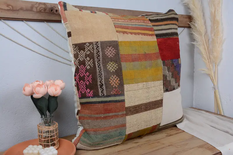 Beige & grünes Patchwork-Wurfkissen, Vintage besticktes Kissen