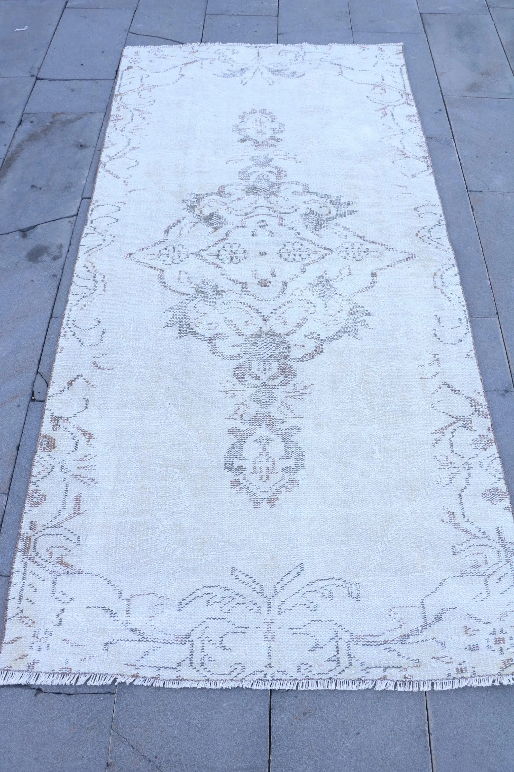 Turkish Vintage Rug 3.6x7.4 ft, White Floral Rug - 1