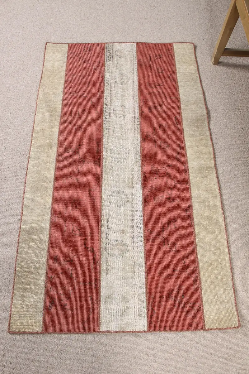 Alfombra beige del suroeste, 2,9 x 5,1 pies con detalles en rojo