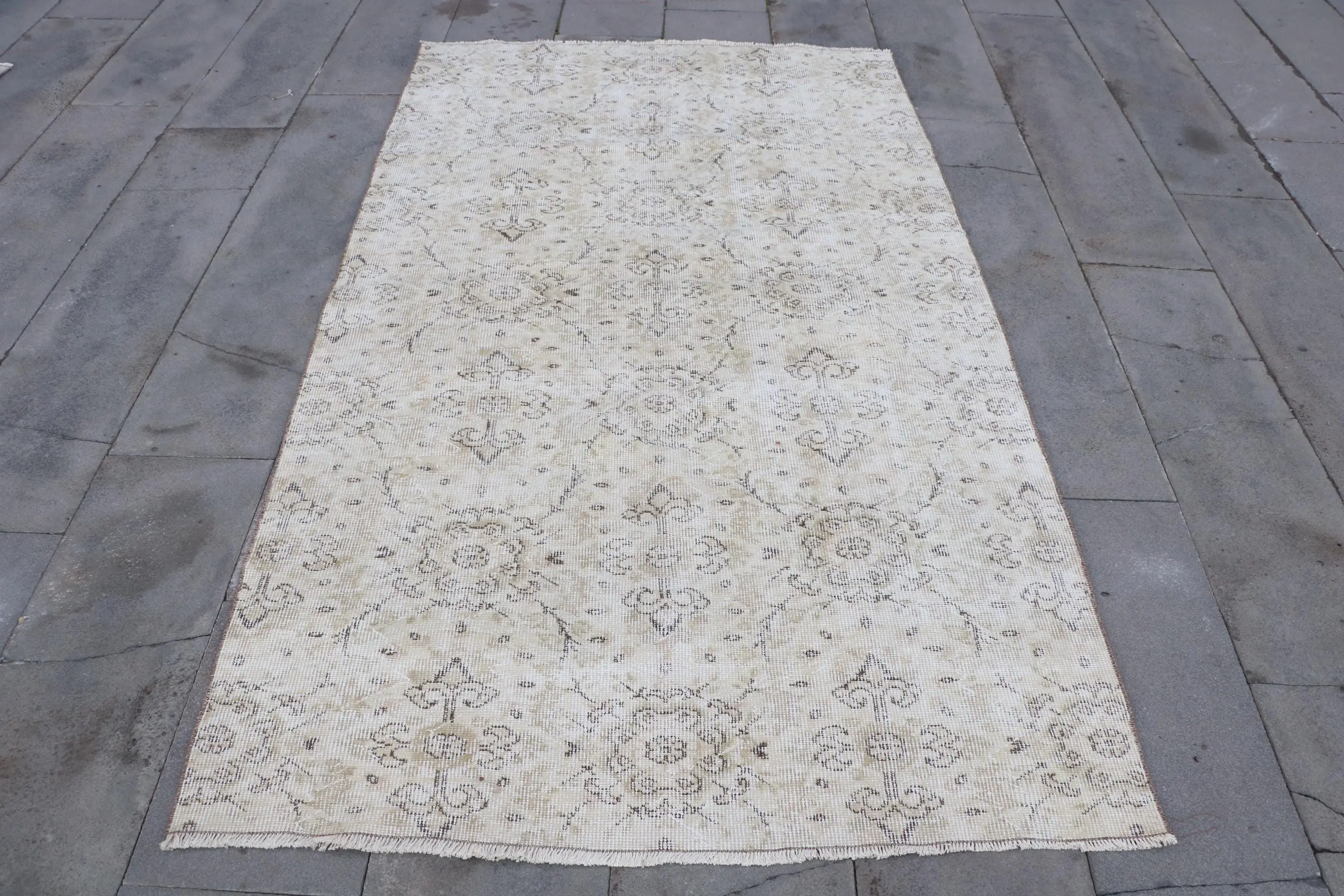 Vintage Turkish Area Rug 4.3x7.4 ft, White Wool Rug - 1