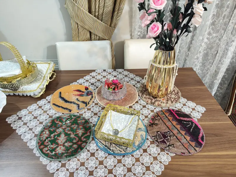 ボヘミアンラウンドウールプレースマット、伝統的なキリムテーブル装飾