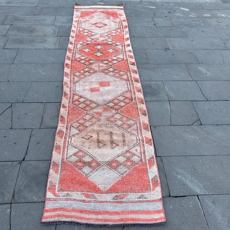 Alfombra turca Runner de 2,5x10,8 pies, alfombra vintage, plantas y árboles blancos rojos alfombra de lana - 1