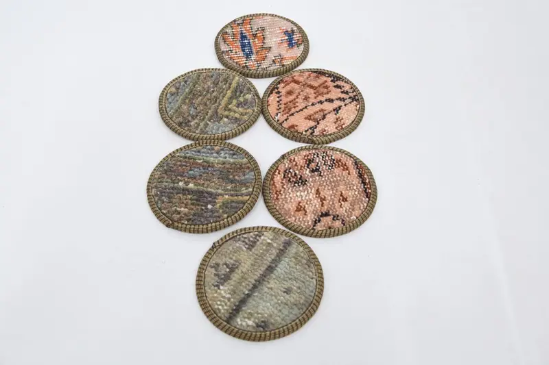 ブラウンとベージュのキリムコースター、ユニークで洗えるコースター