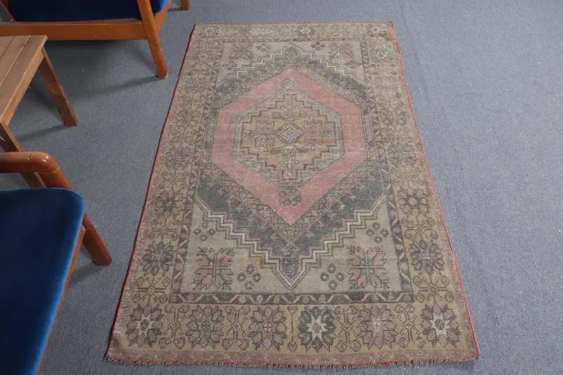 赤いボーダーの黄色のラグ、3.4x5.8フィート