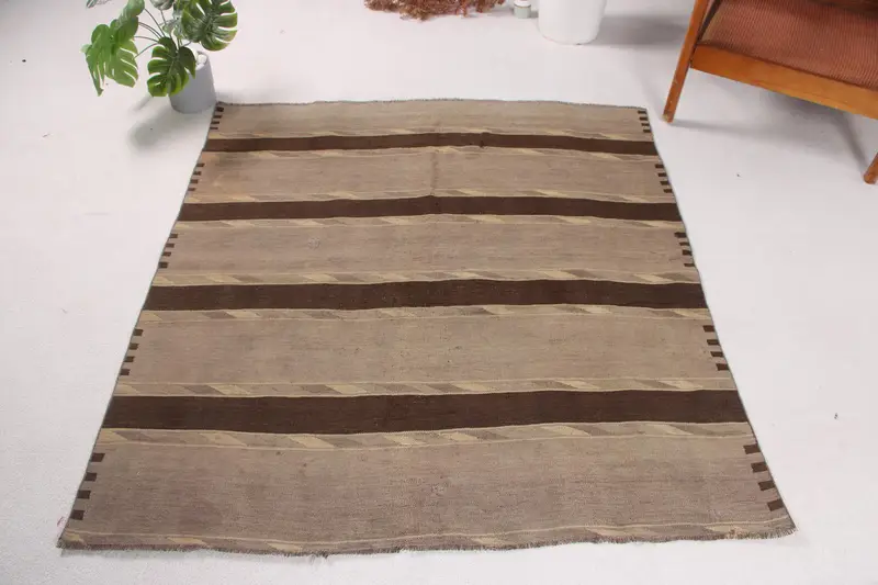 Kilim Türk Halısı, 4.6x5 ft Vintage Halı, Kahverengi Patchwork Yün Halı - 1