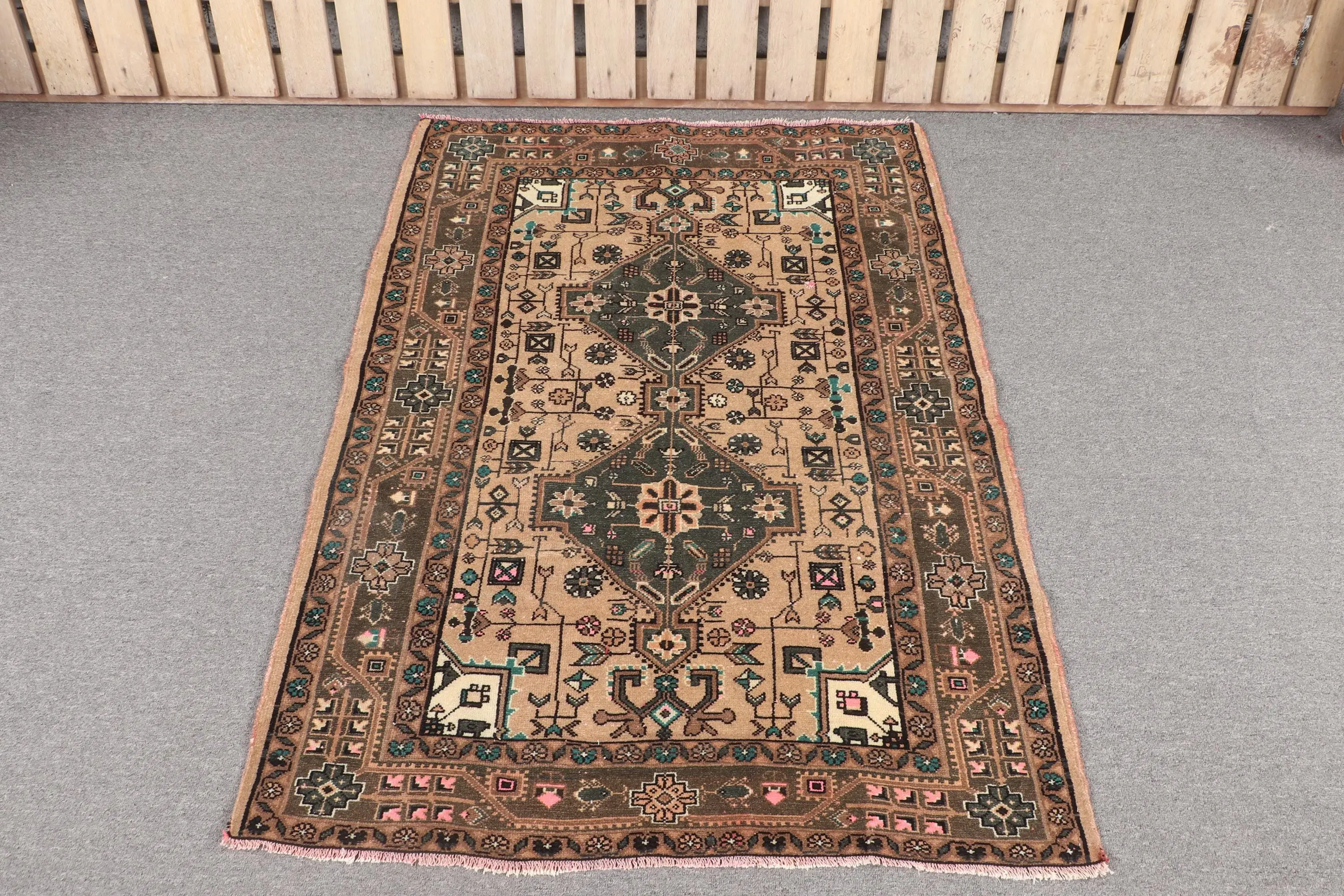 Türkischer 3,2x4,4 ft Teppich, kleiner Vintage Teppich, braun grüner marokkanischer Wollteppich - 1