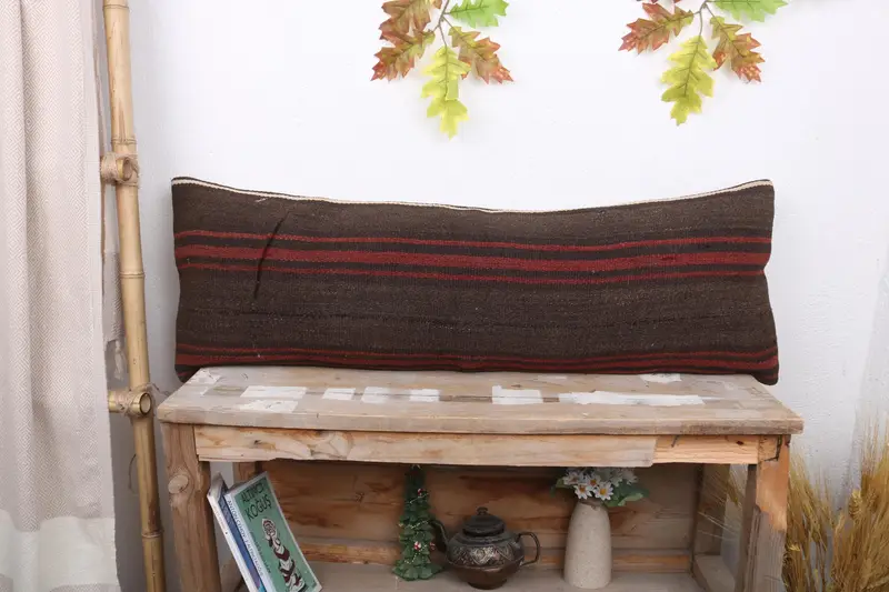 Braun & rot gestreiftes Kissen, handgefertigtes besticktes Kissen