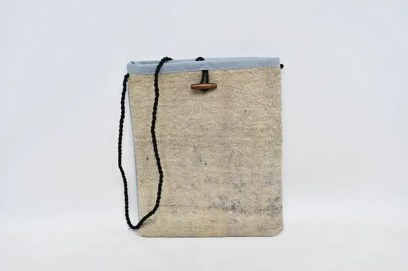 調節可能なストラップゴシックキリムバッグ、ヴィンテージモチーフウールクロスボディキリムバッグ