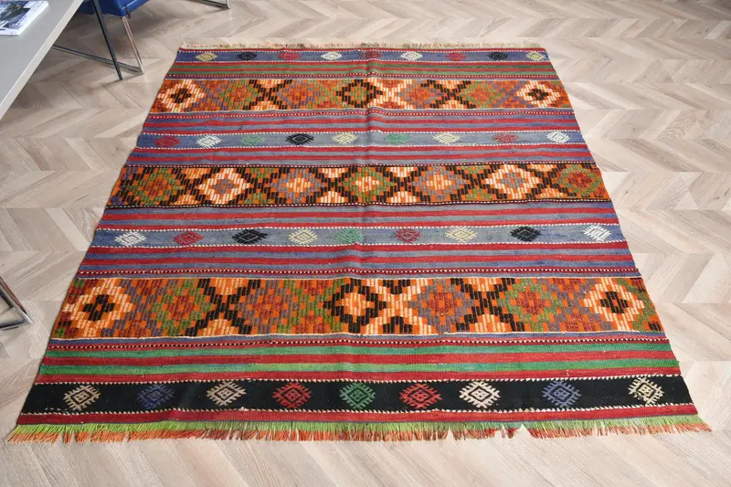 5,5x5,9 ft Halı, Canlı Turuncu ve Mor Çizgili Tasarım