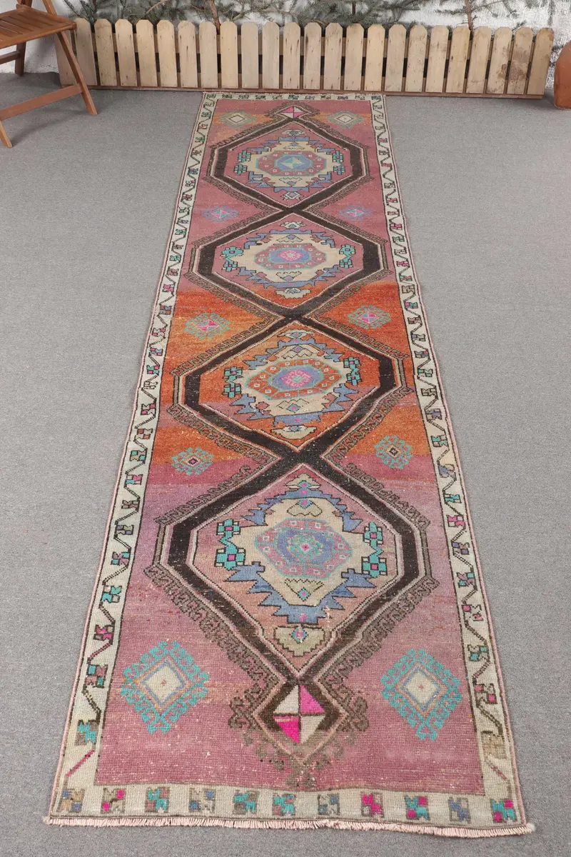 ハンドメイドのパープルオンブレラグ、3.2x11.5フィートの鮮やかな装飾。