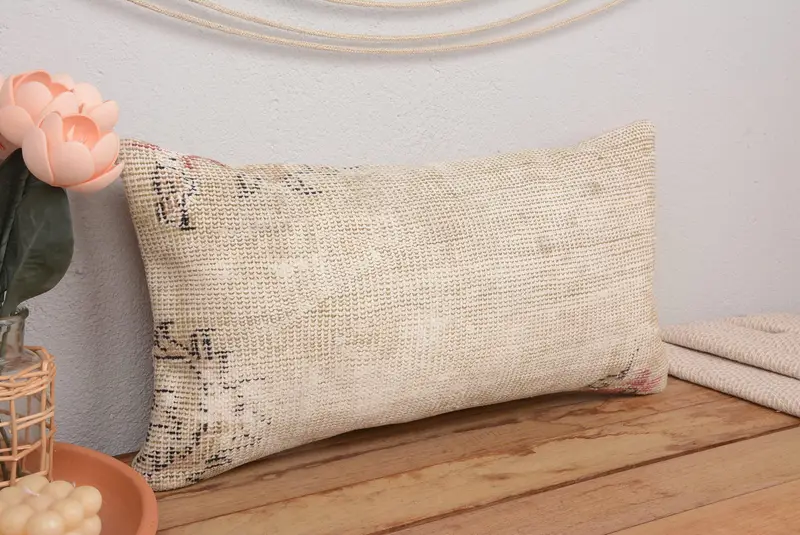 Besticktes beige-braunes Blumen-Wurfkissen, 12x24 handgemachtes Kissen