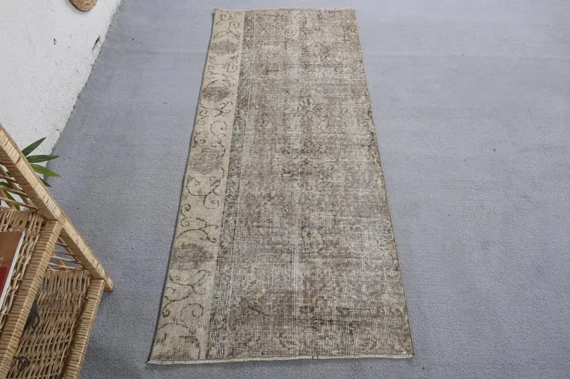 Alfombra geométrica marrón y beige, 2,3x5,5 pies