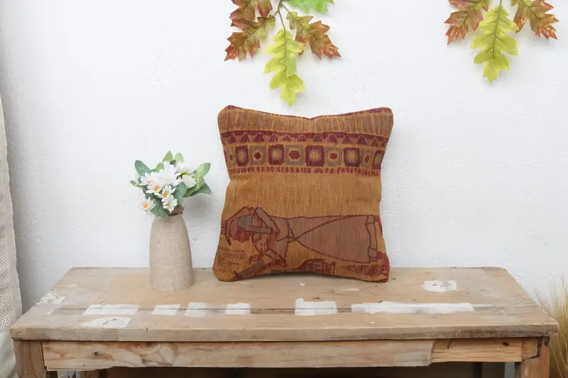 Geometrisches Kissen in Orange und Braun, Vintage-gesticktes Kissen