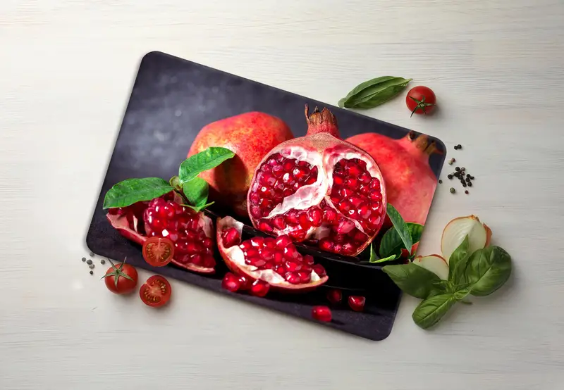 Kırmızı Meyve Desenli, Kaymaz Ayaklı Temperli Cam Kesme Tahtası