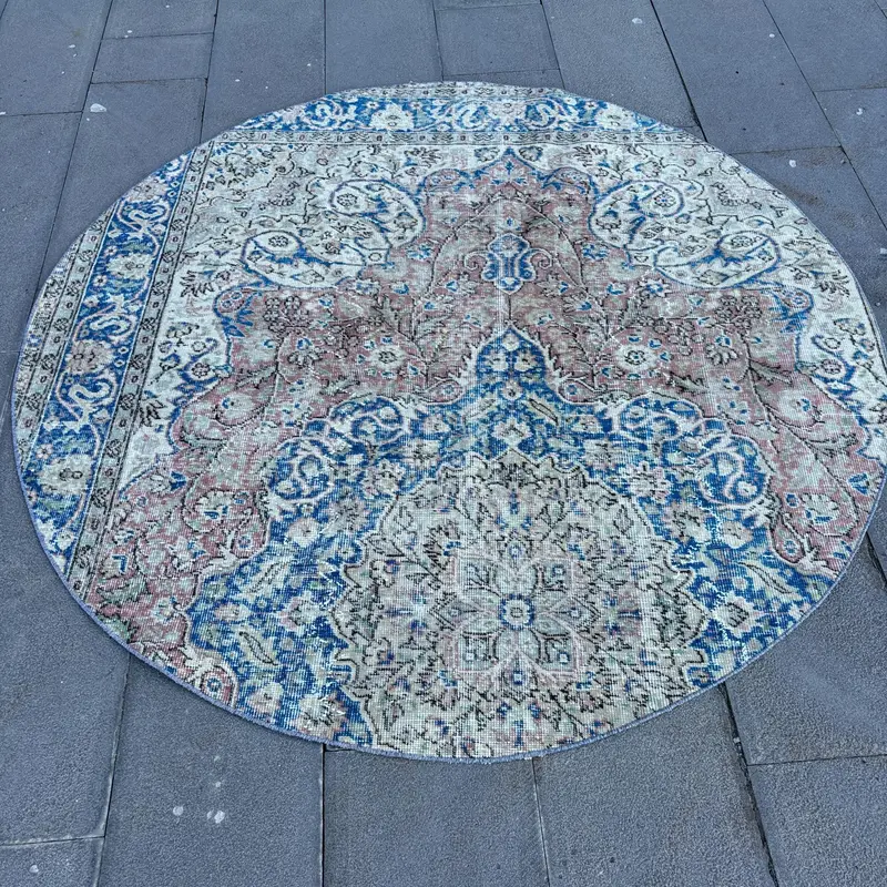 Blauer Orientteppich, 5,6 x 5,6 Fuß mit roten Akzenten