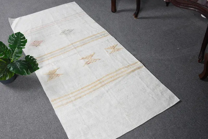 Alfombra pequeña vintage, alfombra turca de 2,5x5,7 pies, alfombra de lana de plantas y árboles blancos - 1