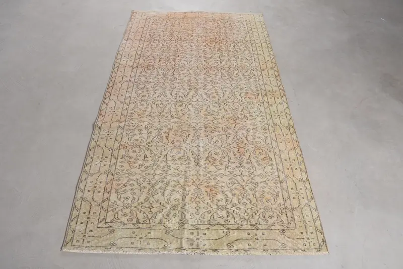 Orangefarbener und brauner Teppich, 3,7 x 6,9 Fuß, Blumen- und geometrisches Muster