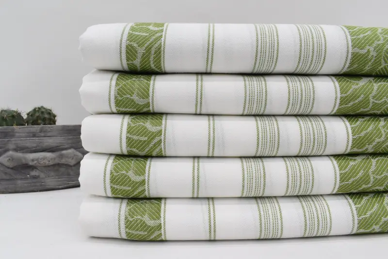 Gift For Mom, Towel With Name, Wedding Favors, 70x40 Cotton Daisy Design Towel, Turkish beach towel, Girl Trip Party Favor, Custom Beach Towel - 2