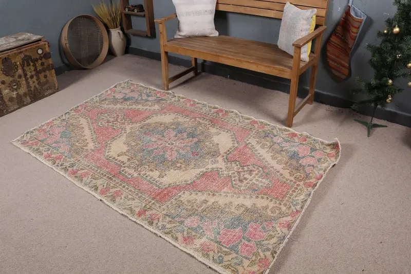 レッド&ベージュ ラグ 幾何学模様 花モチーフ 127x203 cm