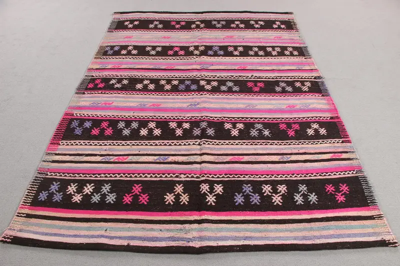 Elegant Black & Pink Persian Rug, 5.3x7.5 ft