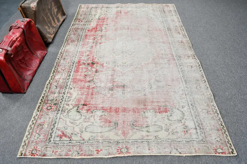 Vintage Halı, 4.9x7.7 ft Alan Türk Halısı, Oushak Kırmızı Beyaz Hayvan Baskı Halı - 1