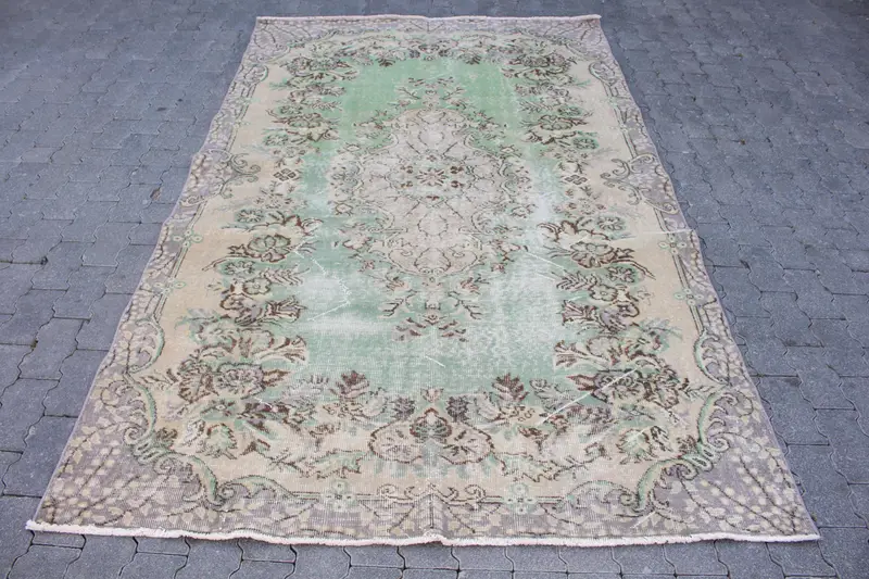 Türkischer großer Teppich 5,3 x 8,7 Fuß, grünbrauner Blumenteppich aus Wolle - 1