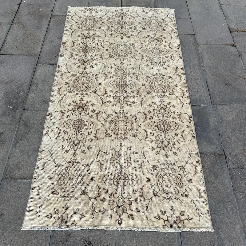 Elegante alfombra beige y marrón, 3x6 pies, floral y geométrica