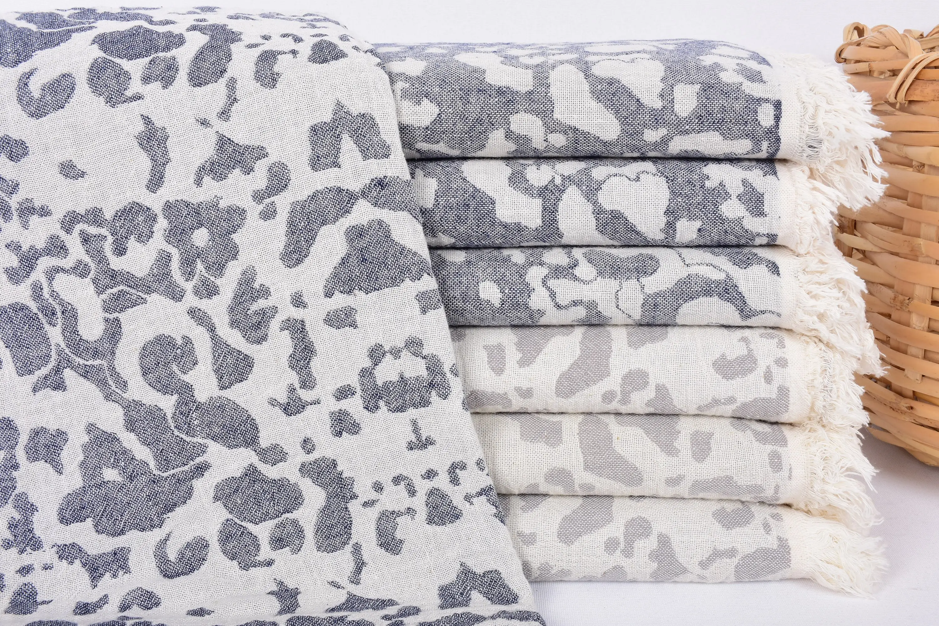 Bath Towel Personalized Turkish Cotton Light Gray Patterned, 70x40 Inches - 1