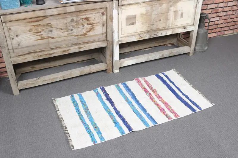 1.7x3.2 ft Vintage Rug, Turkish Small Rug, White Abstract Wool Rug - 1