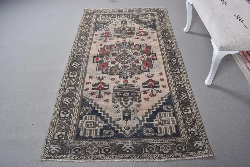 Eleganter beigefarbener Südwestteppich, 3,7 x 6,7 Fuß, schickes Dekor