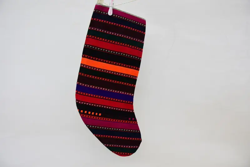 Şenlikli Pembe ve Turuncu Noel Çorabı, Rahat Tatil Dekorasyonu