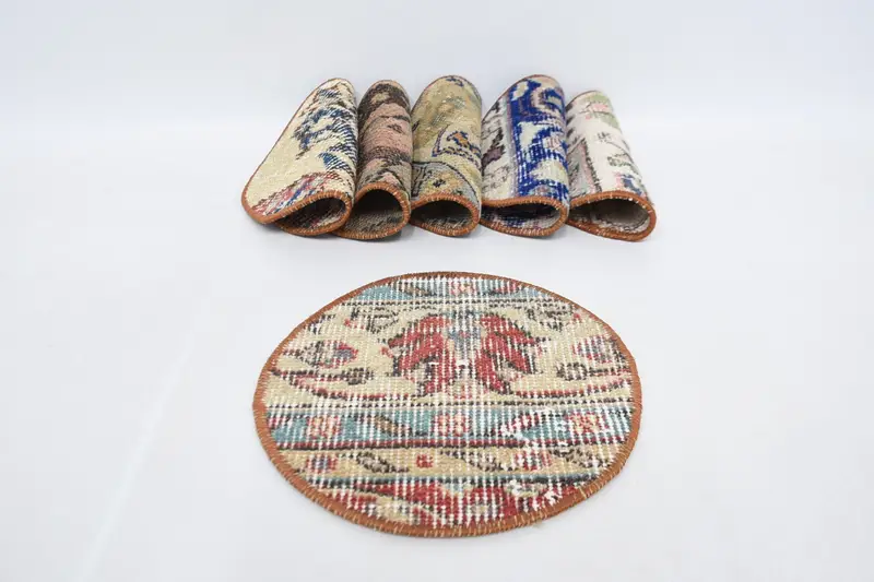 エレガントなベージュとブロンズのプレースマット、多用途で耐久性のあるテーブル装飾