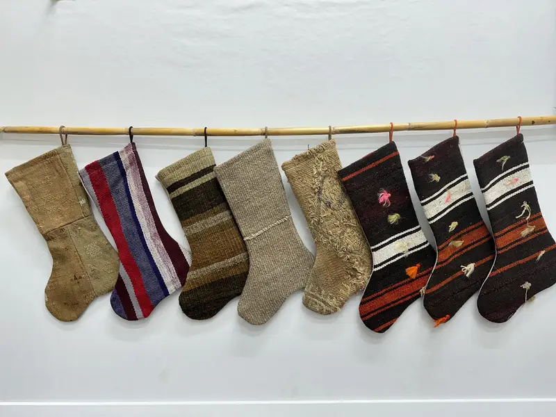 Medias navideñas beige de 7 pulgadas con adornos marrones, decoración festiva