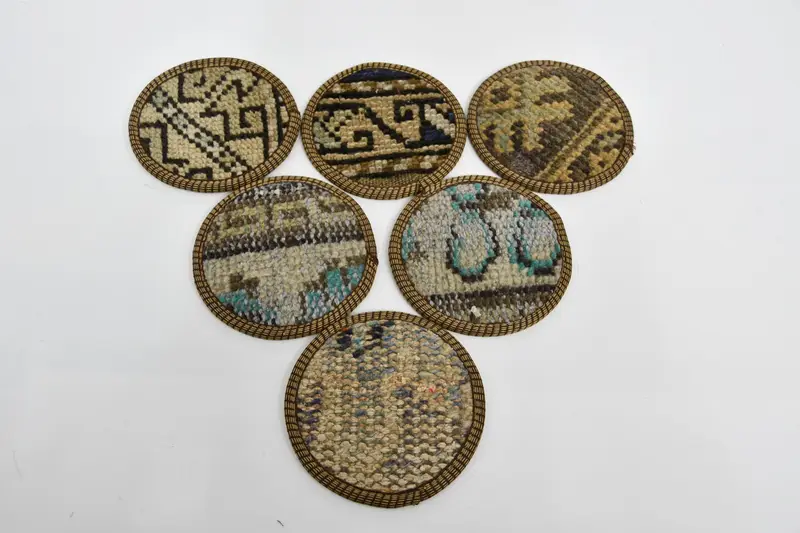 Posavasos de alfombras antiguas marrones y beige, elegantes posavasos de café