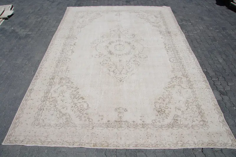 9.2x13.5 ft Turkish Rug, Vintage Oversize Rug, White Animal Print Wool Rug - 1