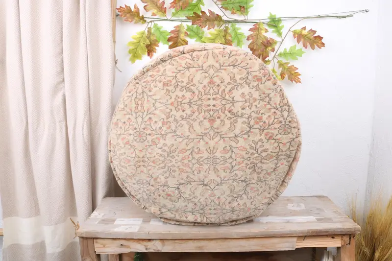 Bej Kilimden Esinlenen Dikdörtgen Puf, Türkiye'den El Yapımı Yün Osmanlı