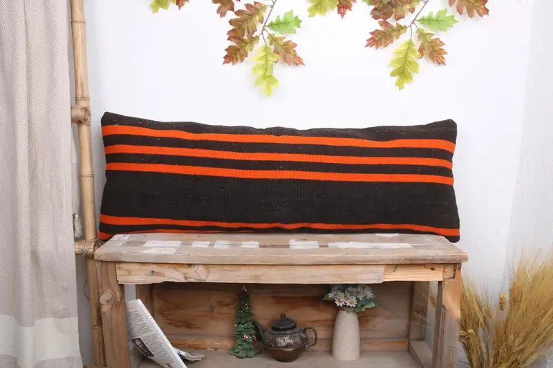 Orange & braun gestreiftes Wurfkissen, 12x36 handgemachtes Kissen