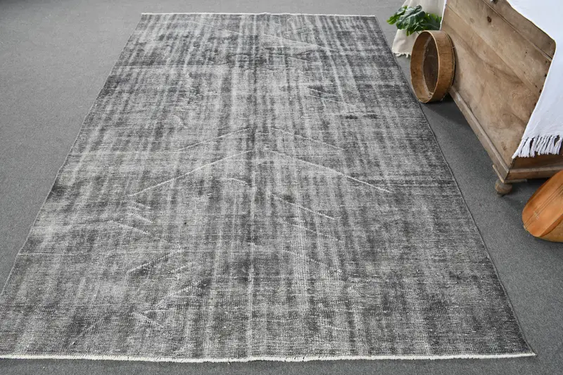 6x9 ft Gray Rug, Solid Beige Pattern with Variations