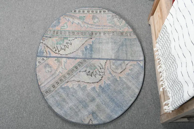 Blauer Orientteppich, 2,5 x 2,9 Fuß mit orangefarbenen Akzenten