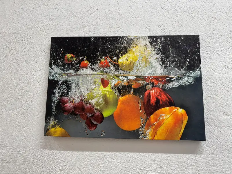 トレンディなフルーツ スプラッシュ キッチン キャンバス: カラフルで芸術的な装飾