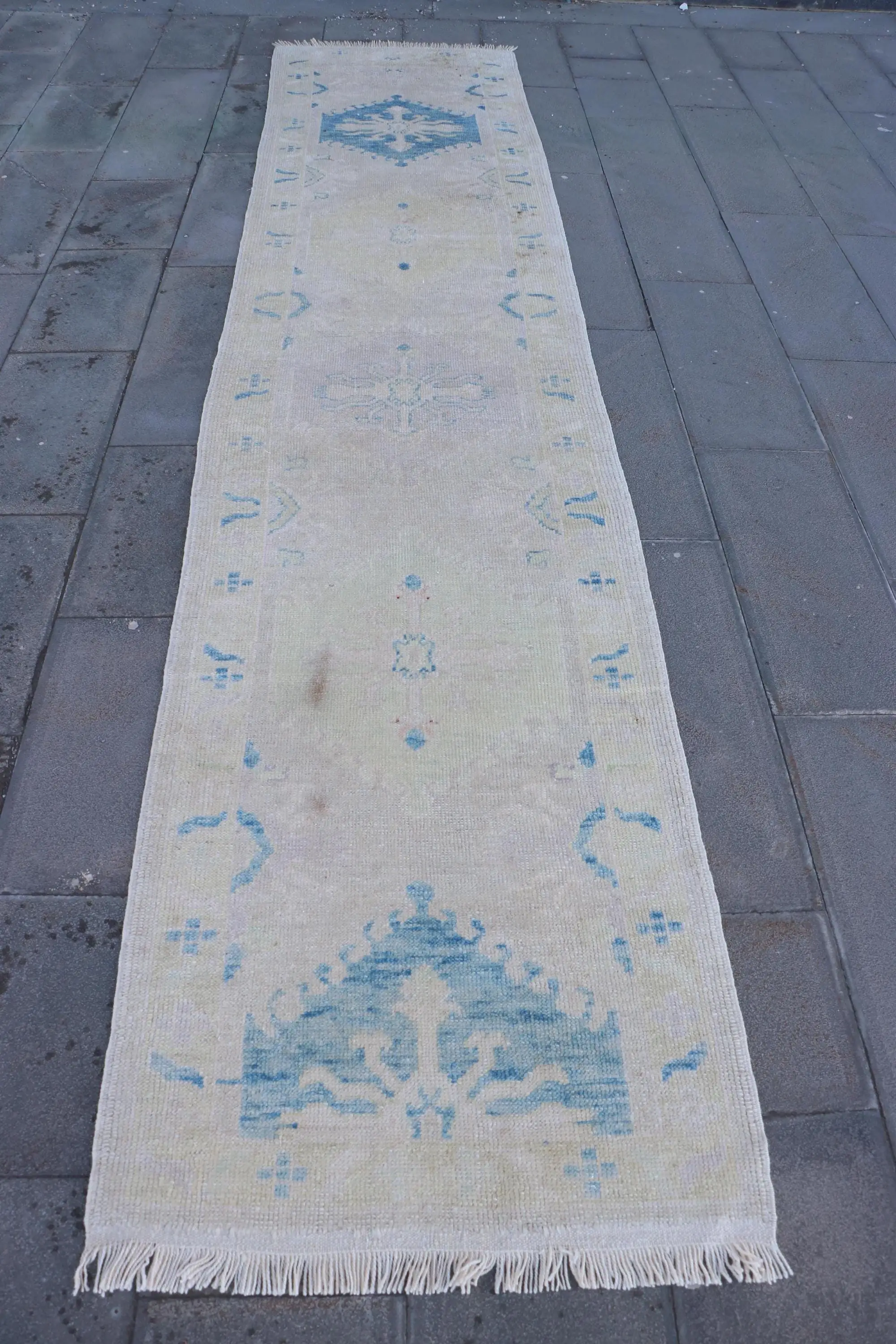 Türkischer Vintage Teppich, 2,8x13,1 ft Teppich, weißer marokkanischer Wollteppich - 1