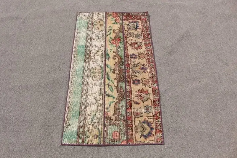 Teppich in Grün und Beige, 2 x 3,5 Fuß, botanisches Design